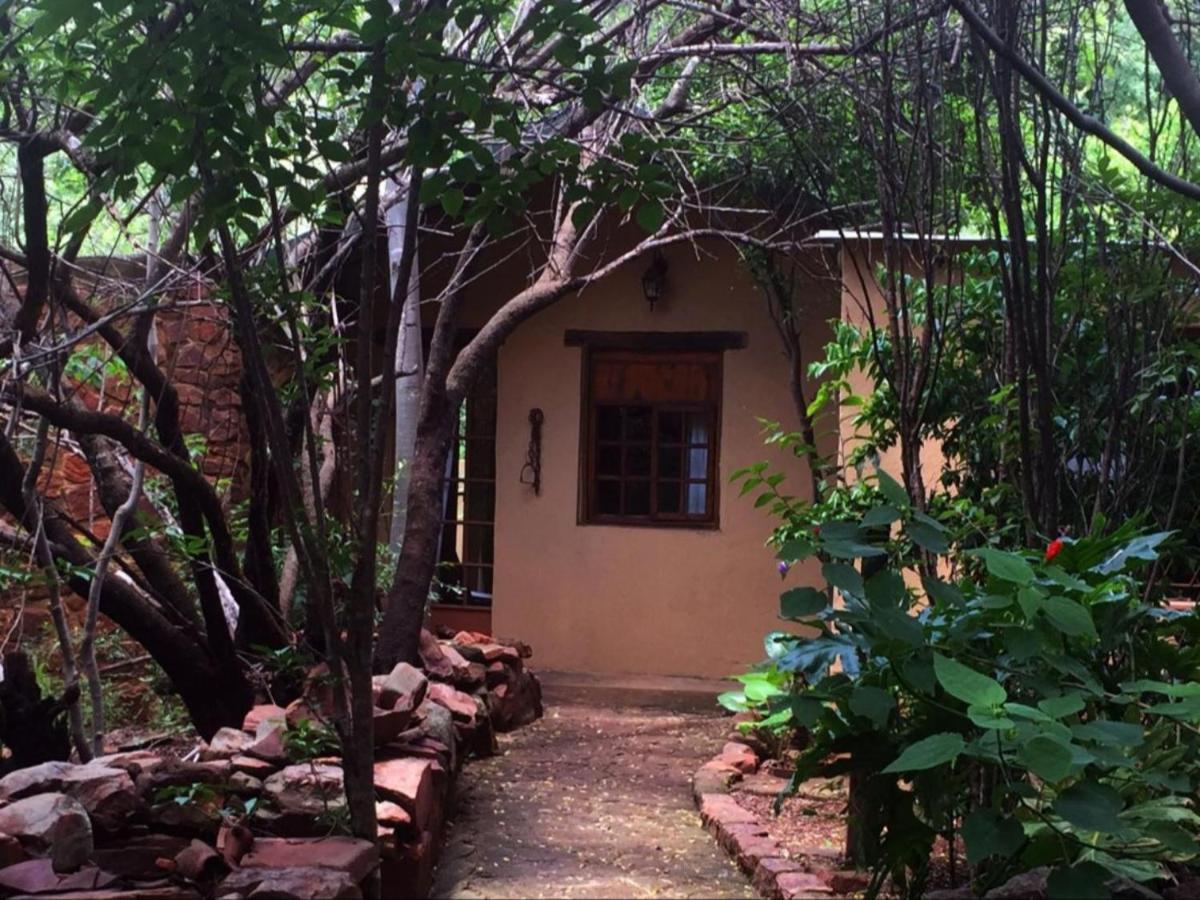 Riverstill Guest Farm *